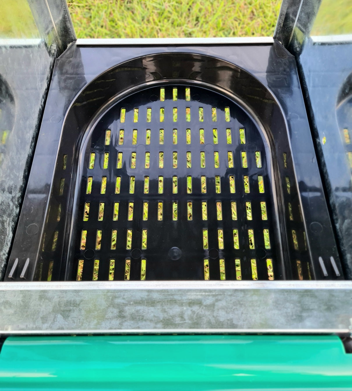 rollaway nesting box inside view