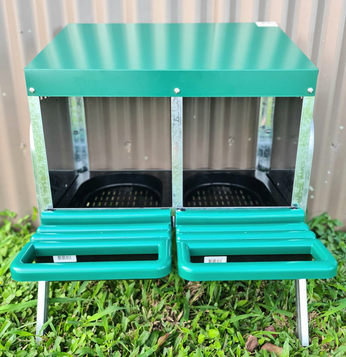 rollaway nesting box wall mounted